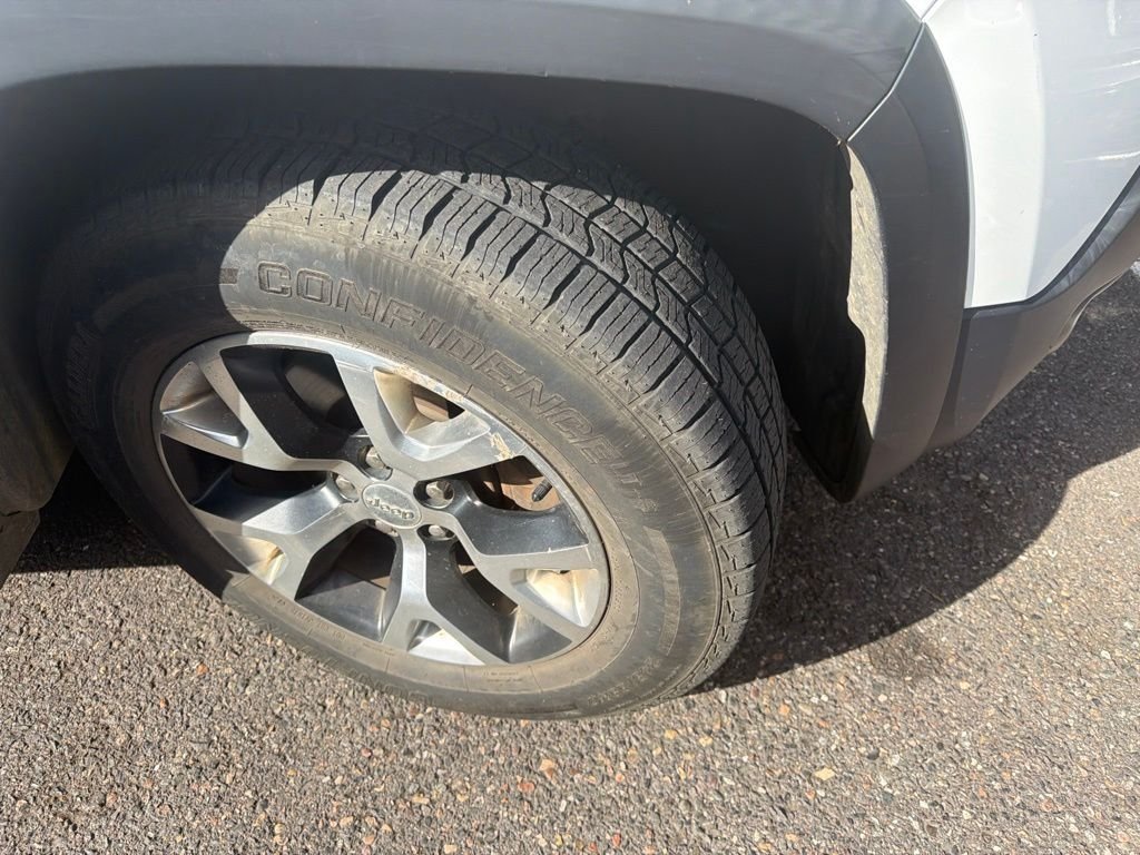 Used 2015 Bright White Clearcoat Jeep Trailhawk image 7