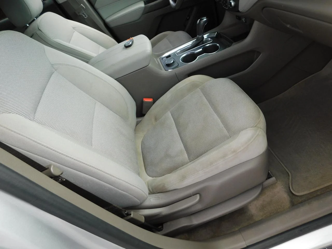 Used 2018 Silver Chevrolet FWD 4DR LT CLOTH W/1LT image 19