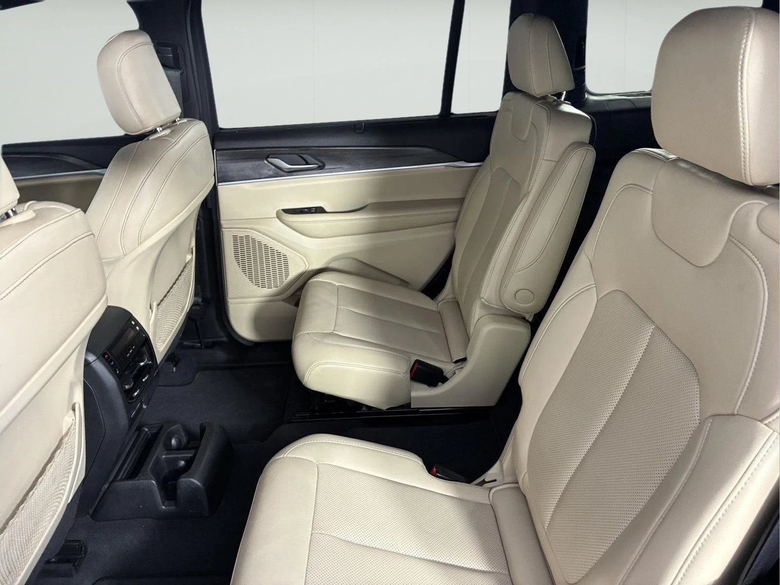 Used 2023 Bright White Clearcoat Jeep Limited image 22