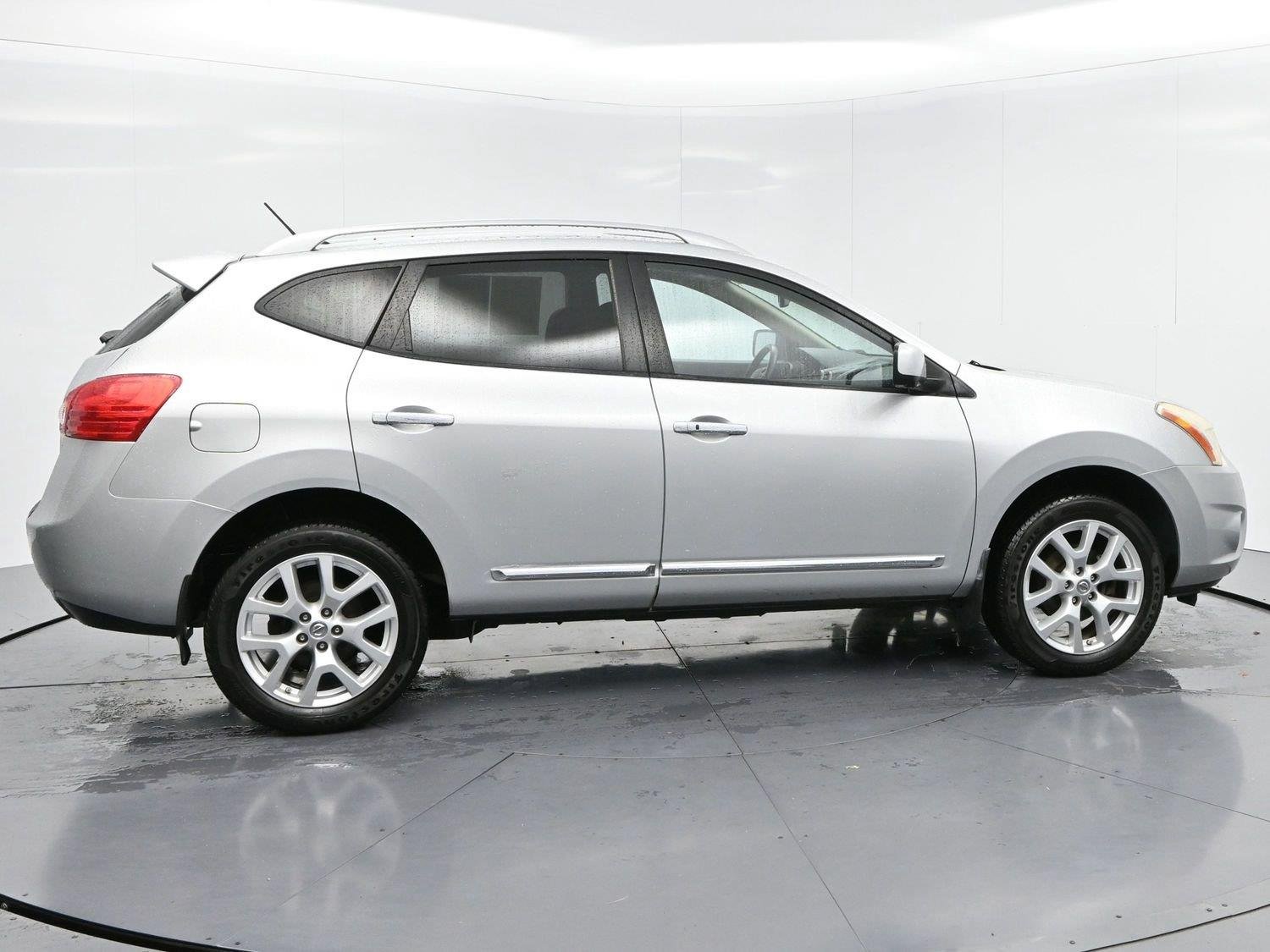 Used 2013 Brilliant Silver Nissan SL image 8