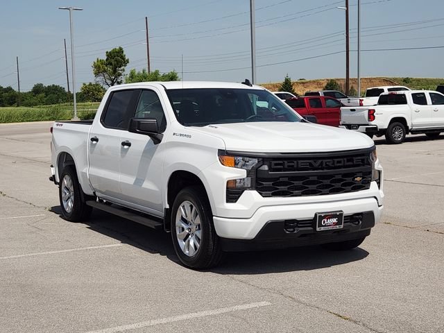 New 2026 Summit White Chevrolet Custom image 3