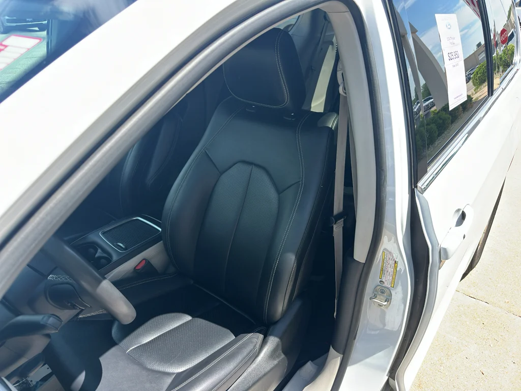 Used 2024 White Chrysler Touring L image 25