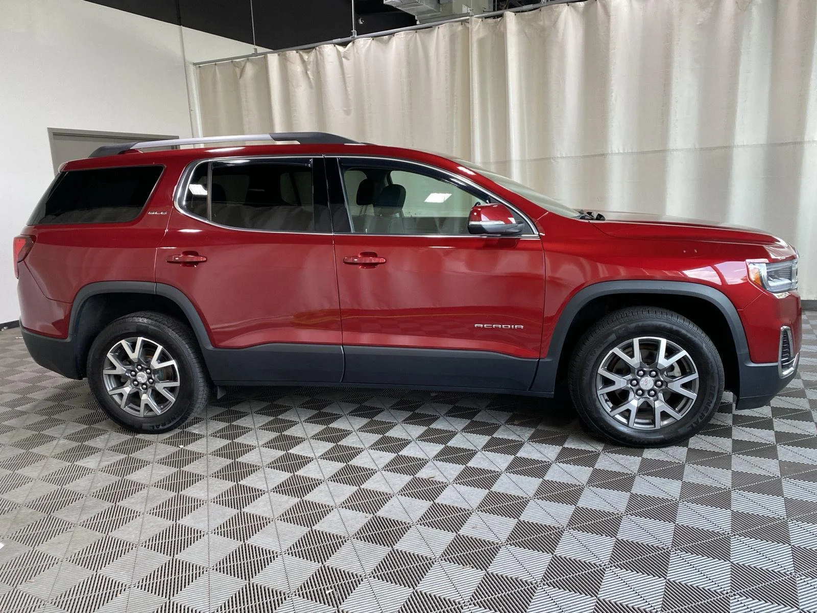 Used 2020 Red Quartz Tintcoat GMC SLE image 8