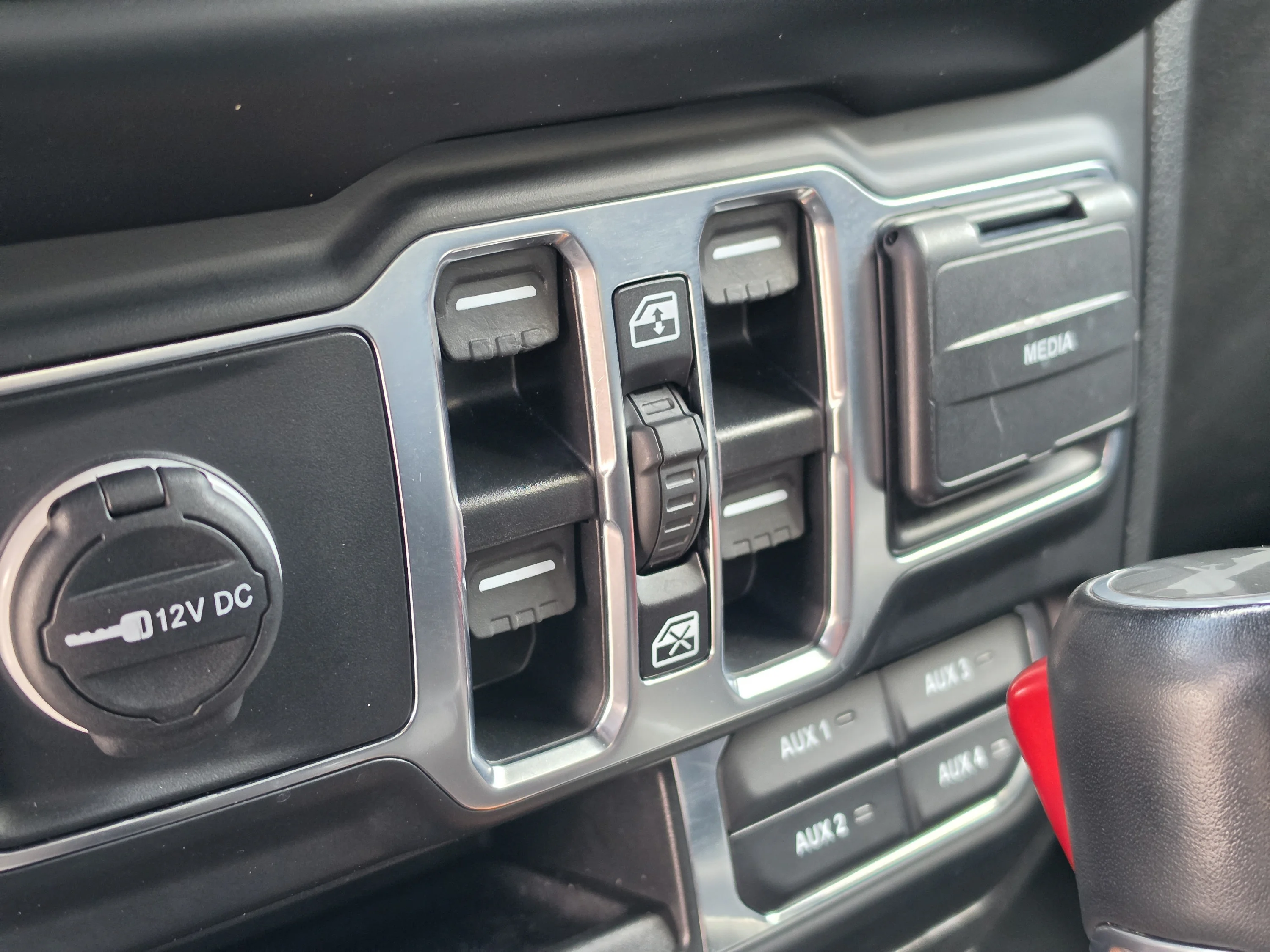Used 2023 Sting-Gray Clearcoat Jeep Sahara image 25