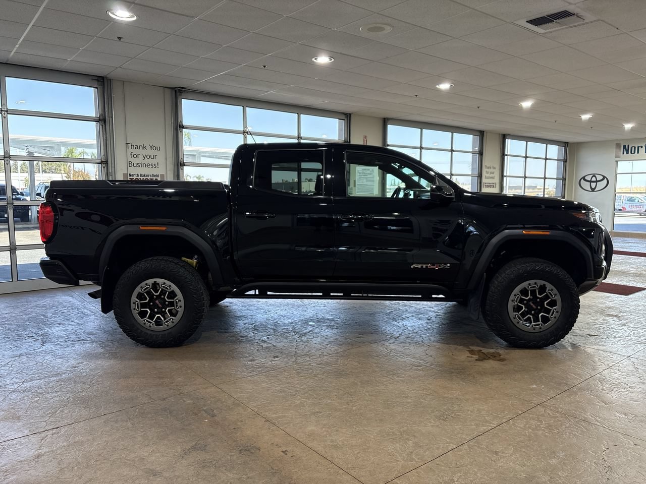 Used 2023 Onyx Black GMC 4WD AT4X image 3