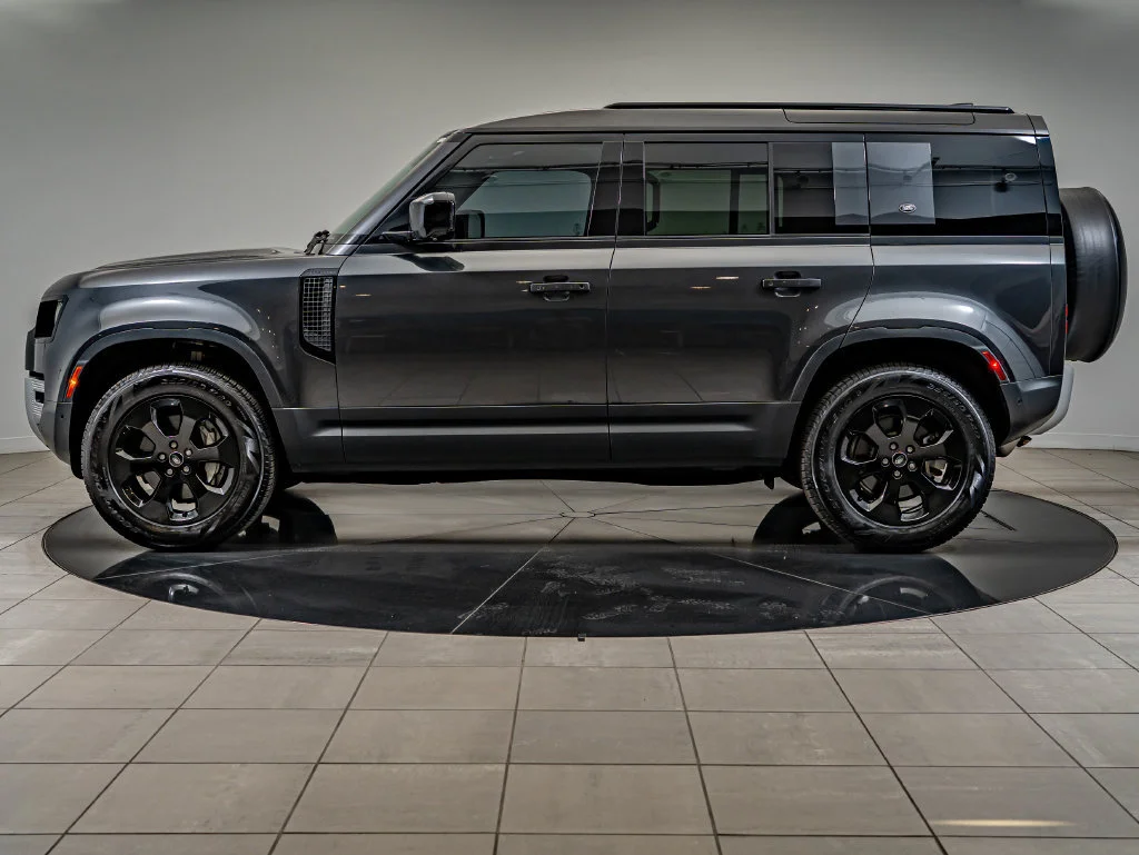 Used 2024 Gray Land Rover S image 5