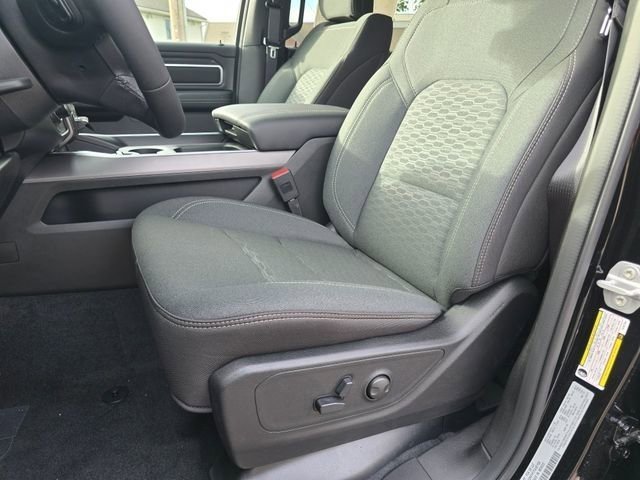 New 2026 Diamond Black Crystal Pearl-Coat Exterior Paint RAM Big Horn/Lone Star image 5