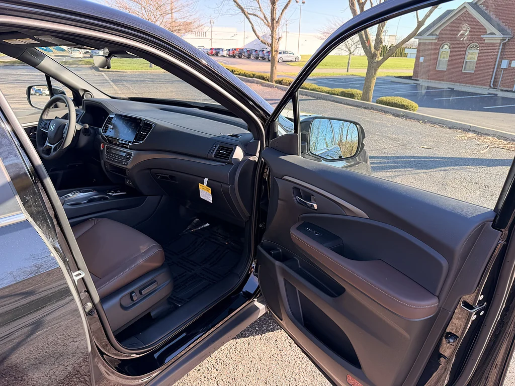 Certified Used 2026 CRYSTAL BLACK Honda RTL image 16