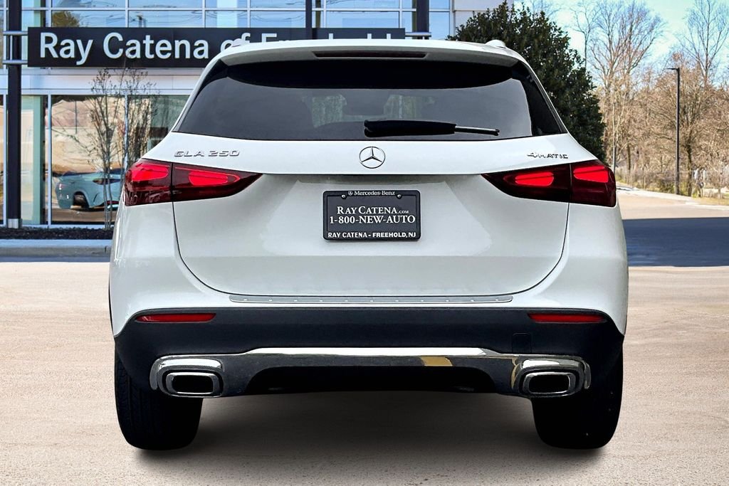 Certified Used 2025 White Mercedes-Benz GLA 250 image 4