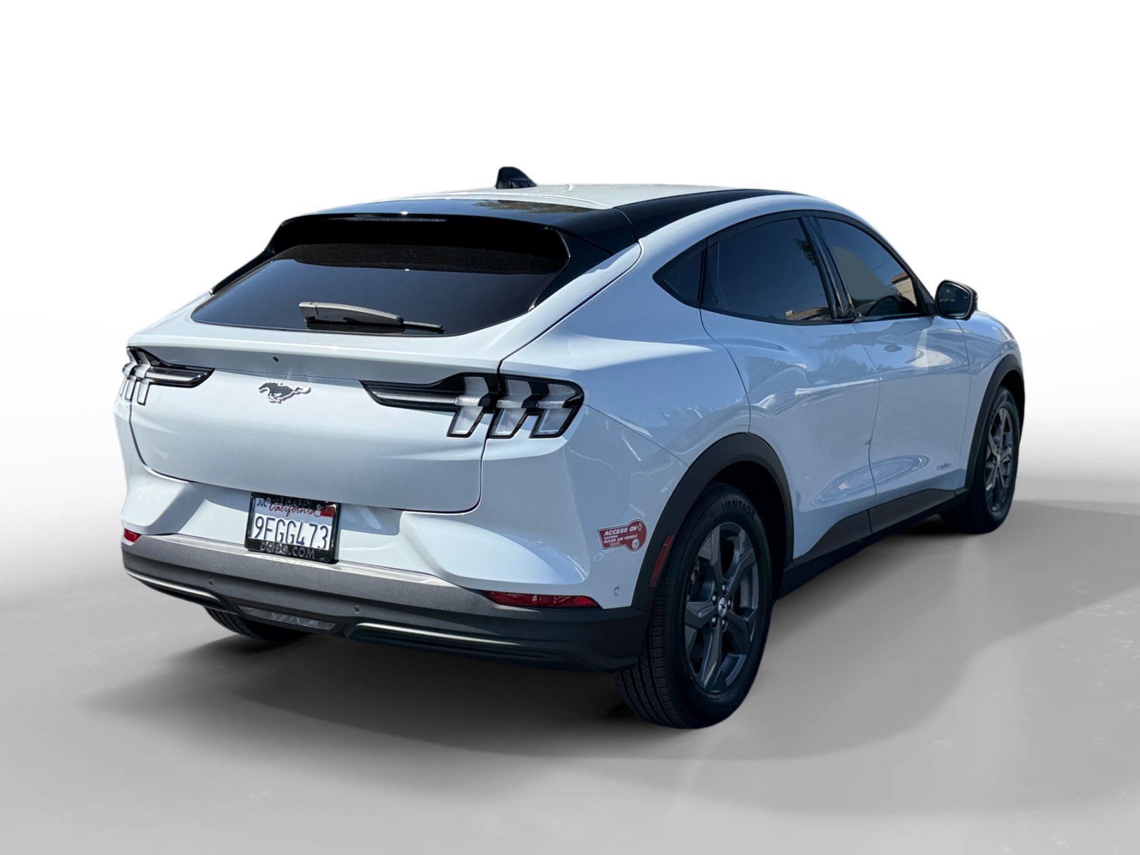 Used 2023 White Metallic Ford Select image 5
