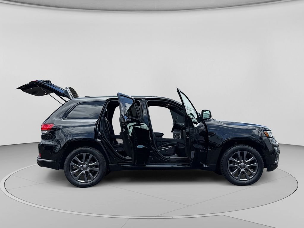 Used 2019 Diamond Black Jeep Overland image 30