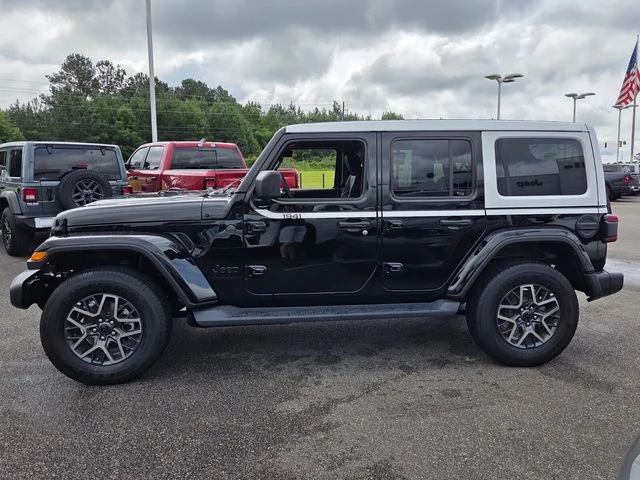New 2026 Black Clear-Coat Exterior Paint Jeep Sahara image 5