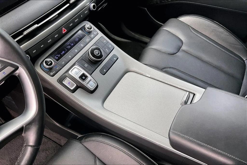 Used 2025 Gray Hyundai SEL image 15