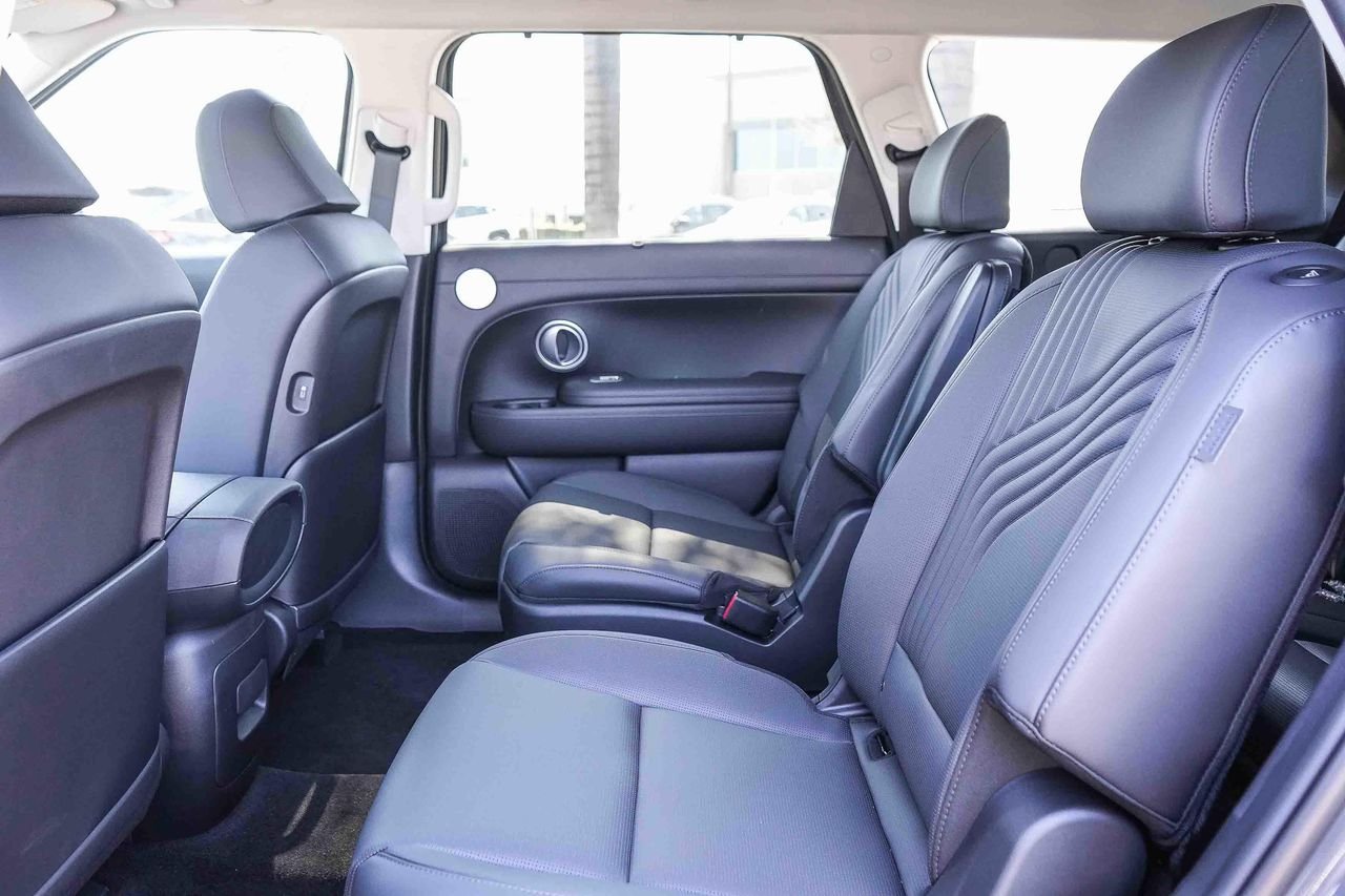 New 2026 Gray Hyundai SEL Premium image 19