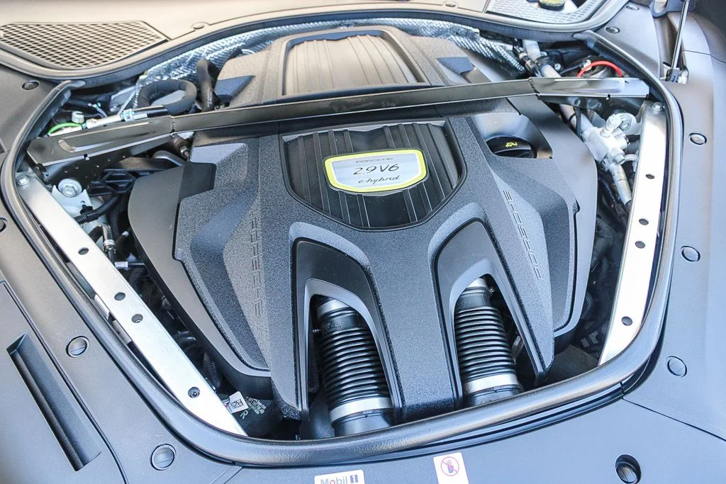 Used 2018  Porsche 4 image 26