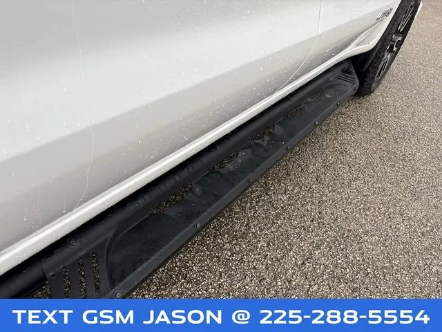 Used 2024 White GMC AT4 image 44