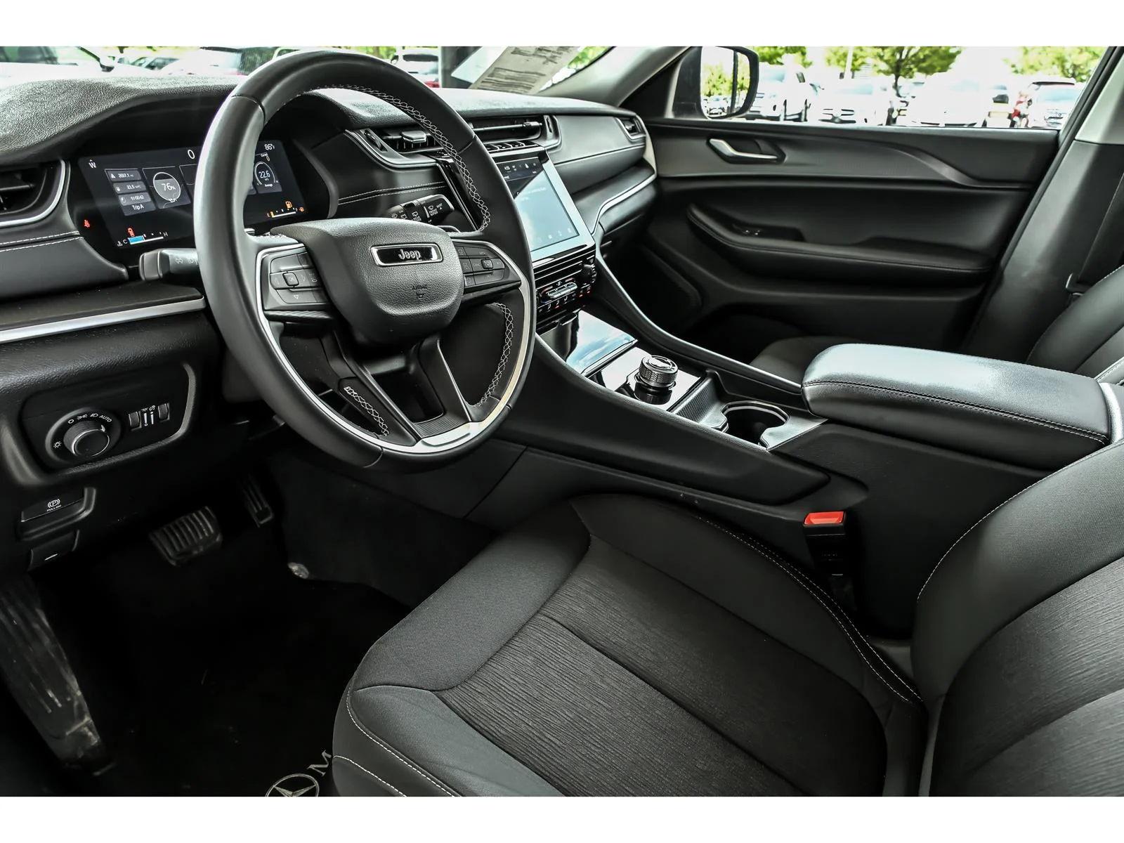 Used 2023 Black Jeep Laredo image 9