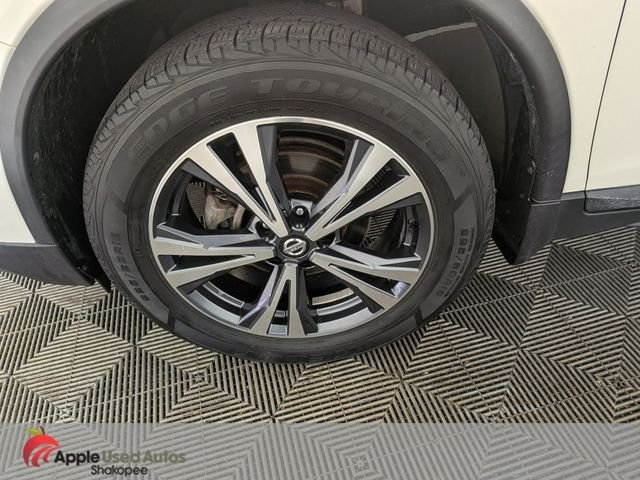 Used 2017 White Nissan SL image 45
