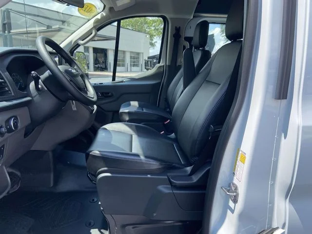 New 2025 Oxford White Ford AWD image 17