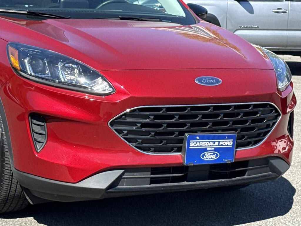 Used 2022 Rapid Red Metallic Tinted Clearcoat Ford SE image 8