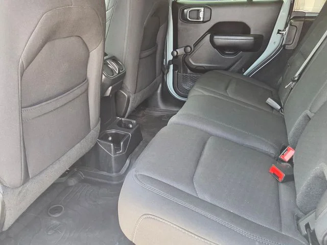 Used 2023  Jeep Sport image 12