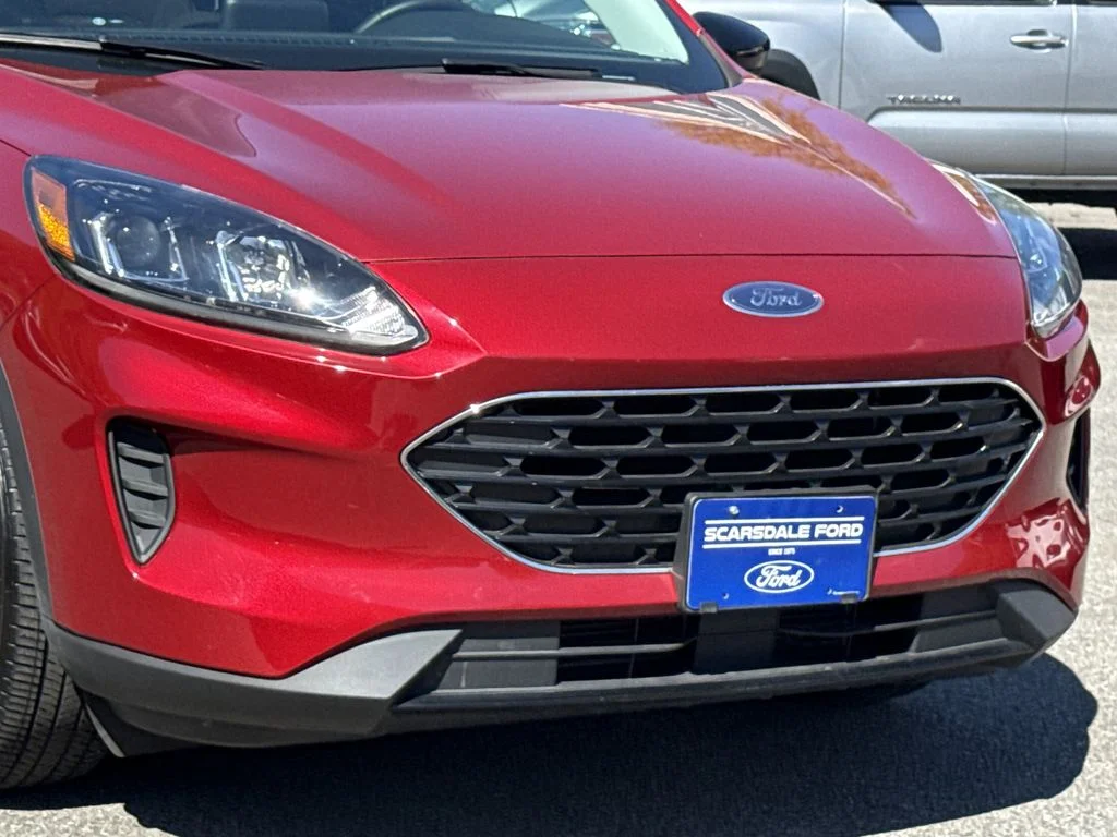 Used 2022 Rapid Red Metallic Tinted Clearcoat Ford SE image 8
