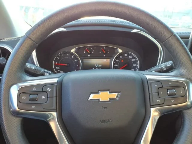 Used 2025 Summit White Chevrolet 2LT image 19