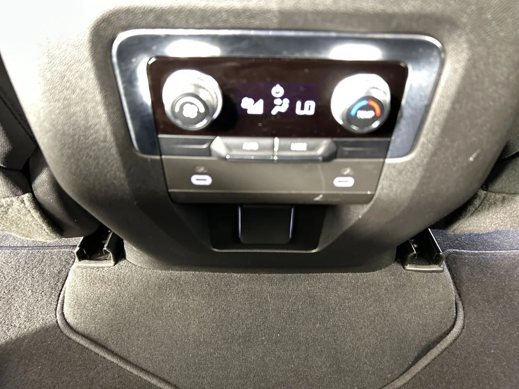 Used 2022 White GMC SLE image 18