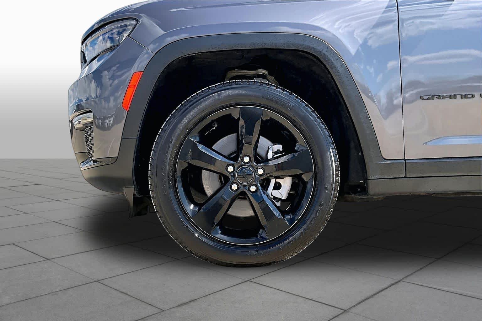 Used 2022 Baltic Gray Metallic Clearcoat Jeep Limited image 11