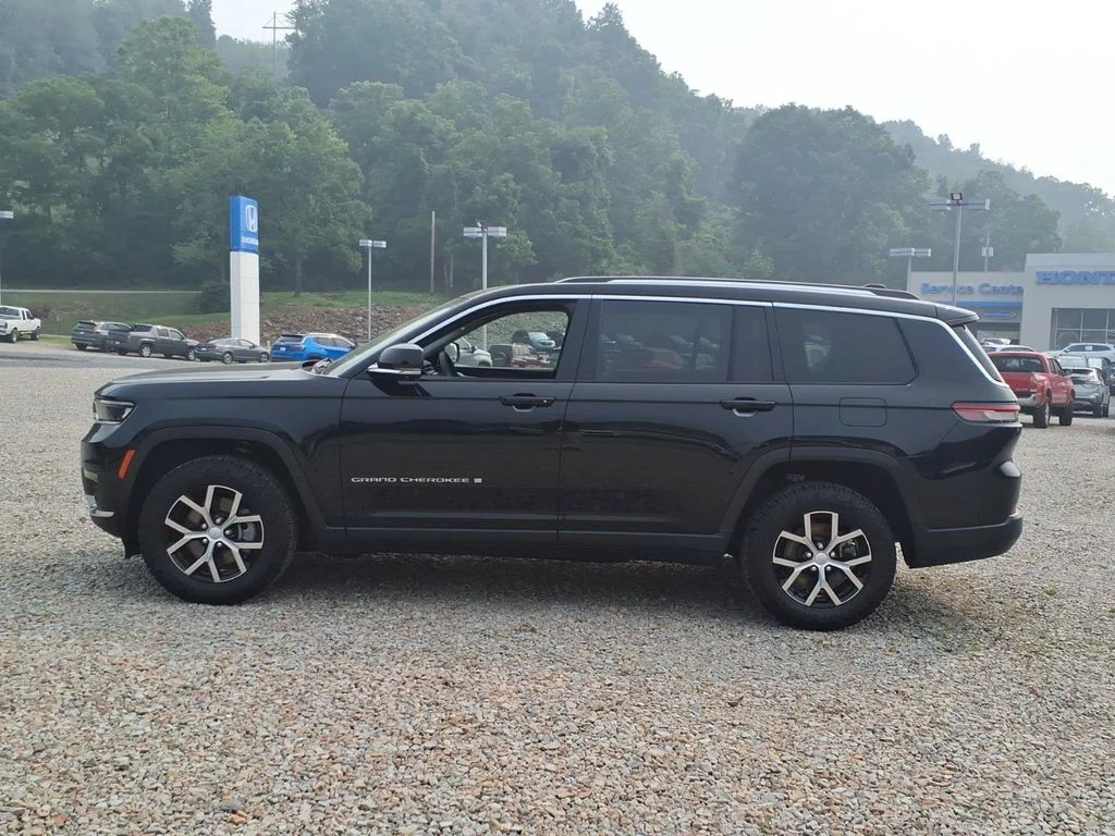 Used 2023 Black Jeep Limited image 4