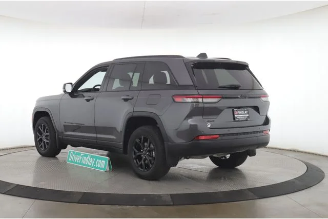 Used 2025 Gray Jeep Altitude image 8