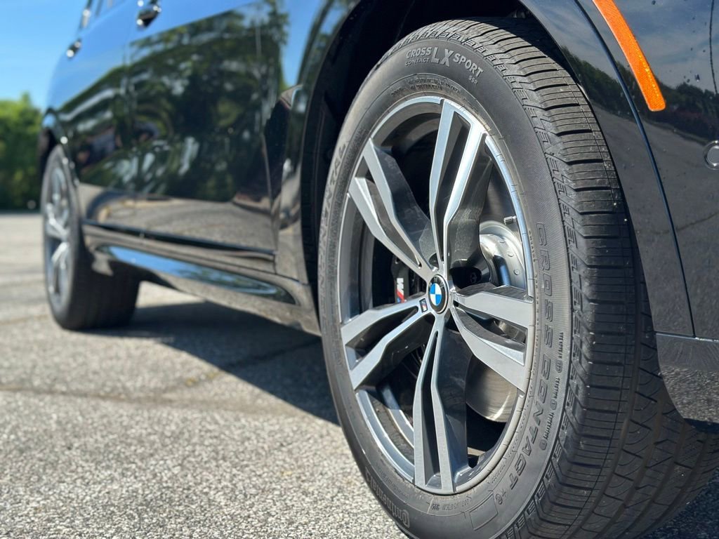New 2027 Black Sapphire Metallic BMW xDrive40i image 9