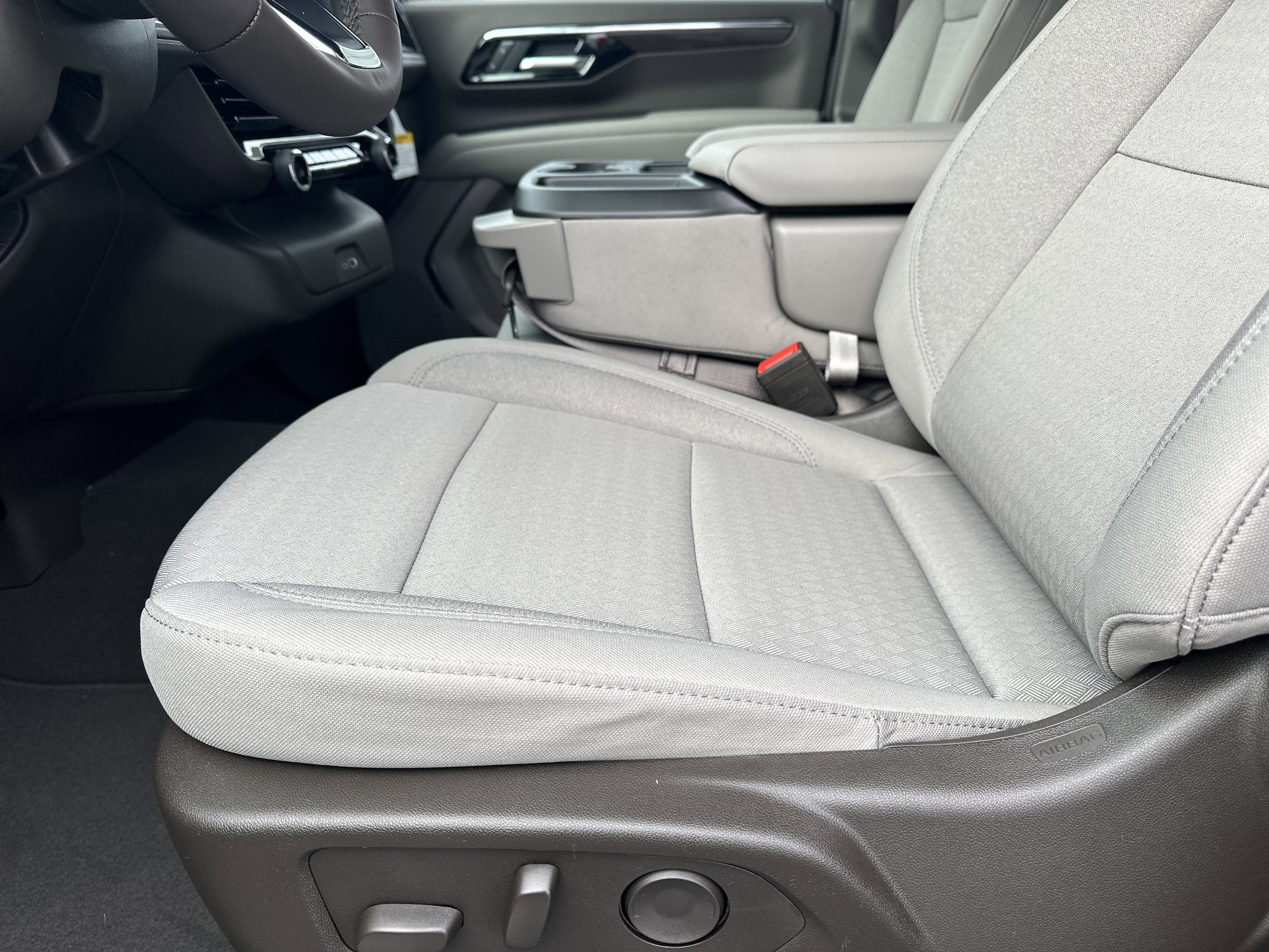 2026 Chevrolet Suburban LS - Photo 10