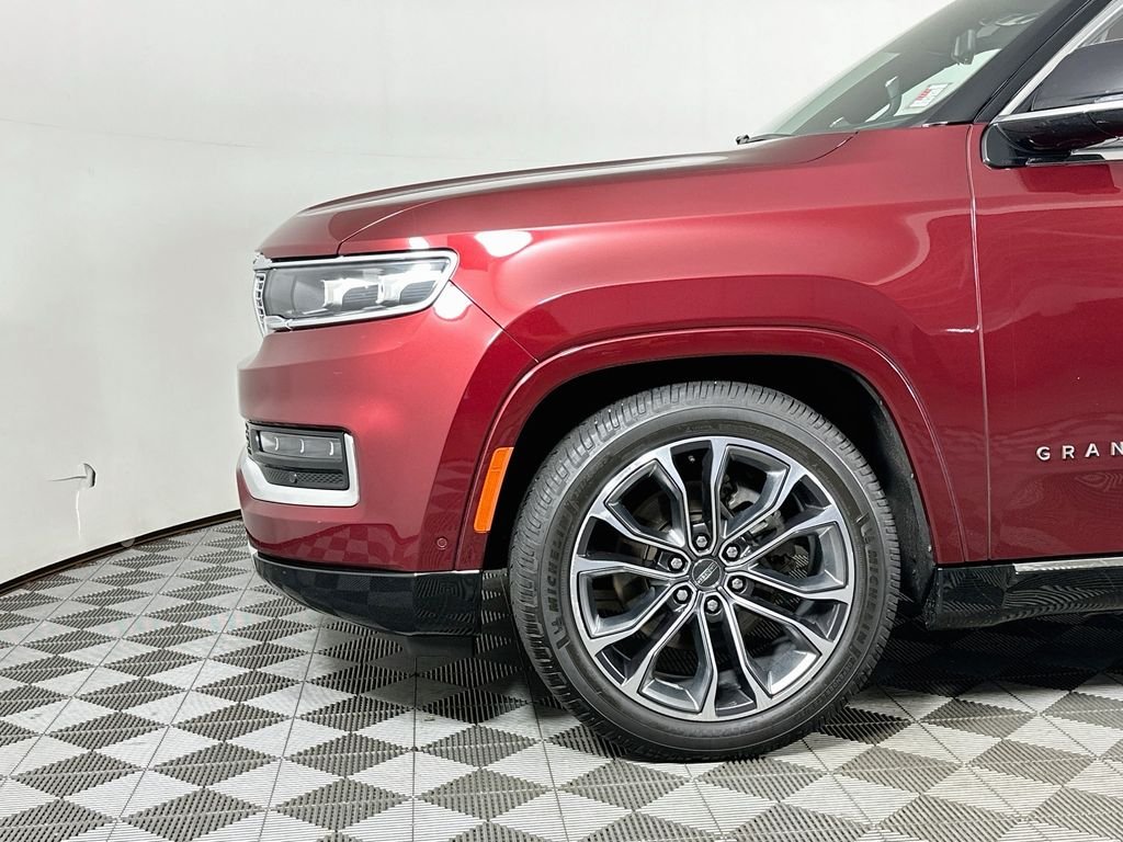 Used 2023 Velvet Jeep Series III image 9