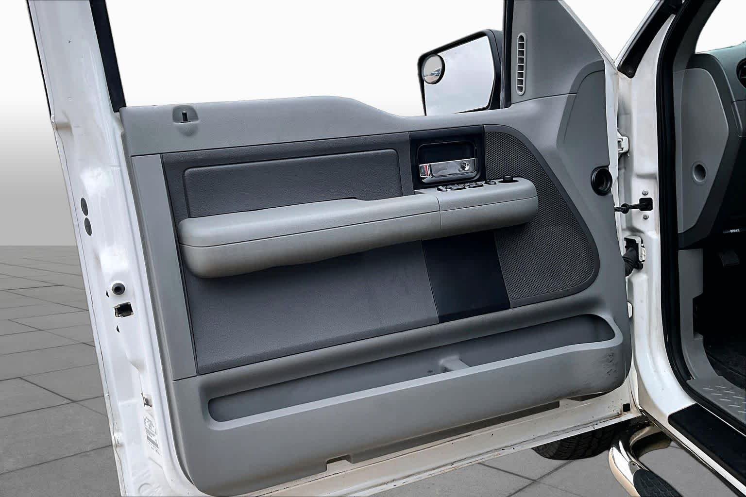 Used 2007 White Sand Tri-Coat Metallic Ford XLT image 22