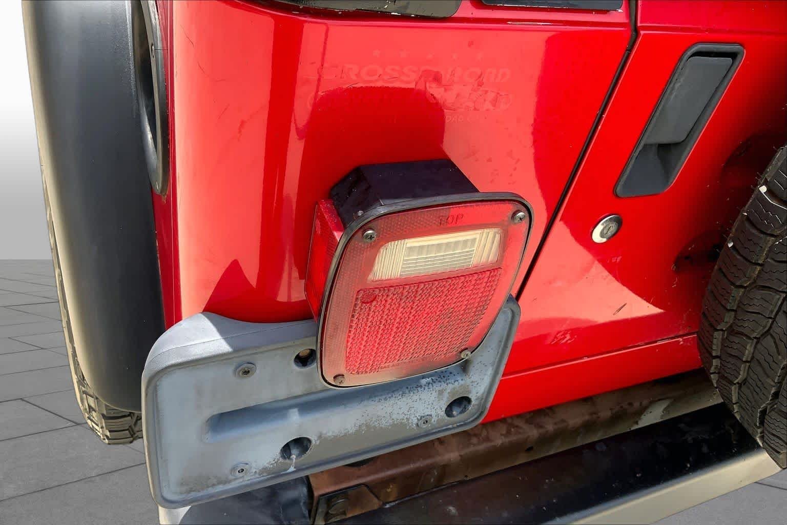 Used 2005 Flame Red Jeep X image 27