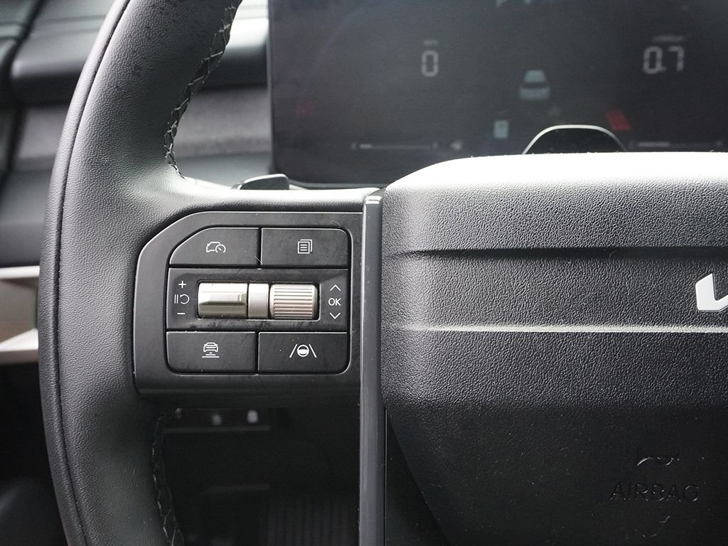 Used 2027 Black Kia S image 55