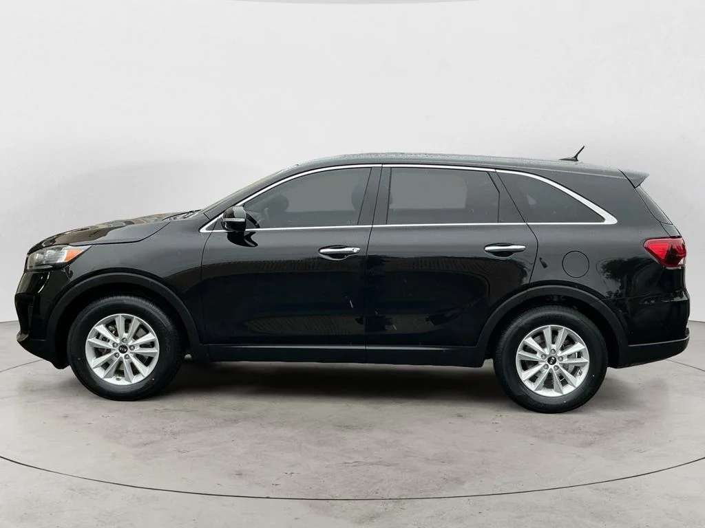 Used 2019 Black Kia L image 8