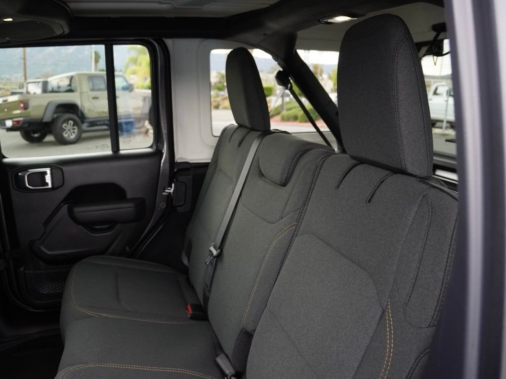 New 2026 Granite Crystal Metallic Clear-Coat Exterior Paint Jeep Sport S image 20