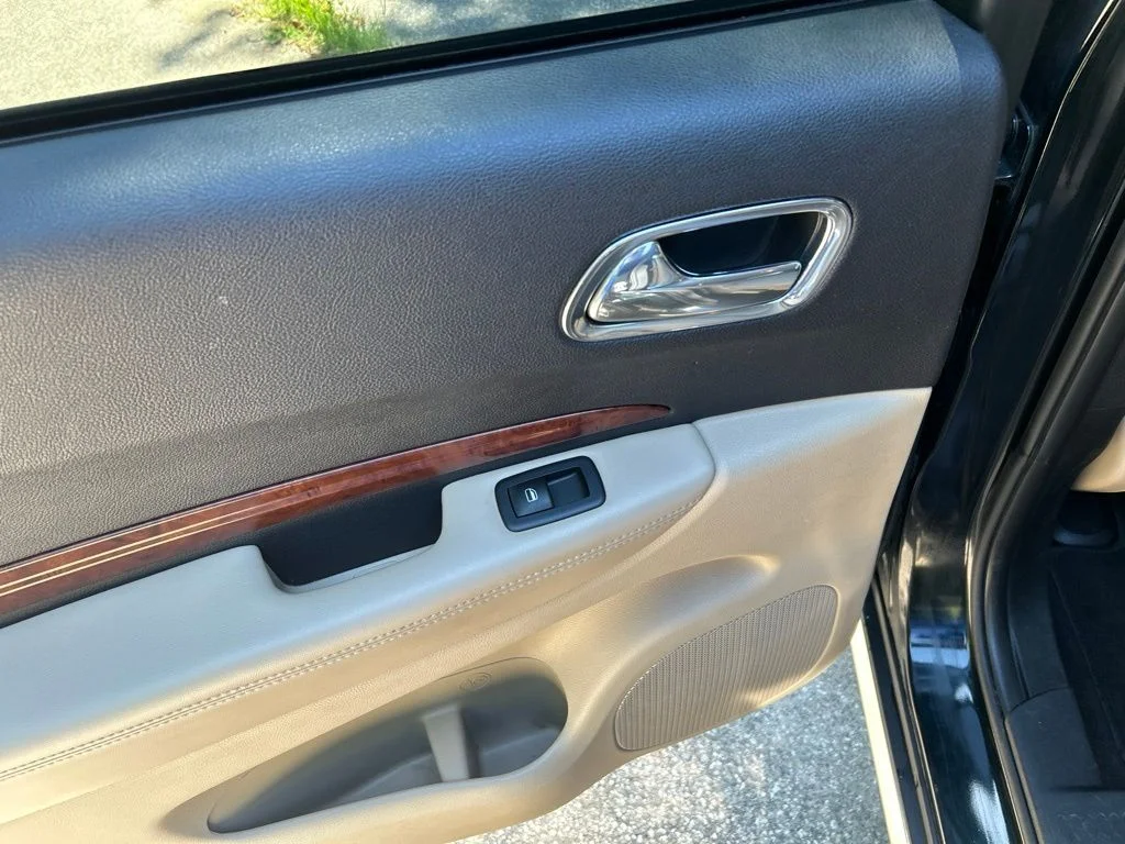 Used 2015 Black Dodge Limited image 27