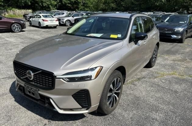 2023 Volvo XC60 Plus Dark Theme AWD photo