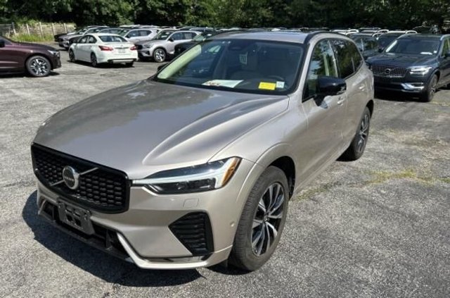2023 Volvo XC60 B5 Plus Dark Theme