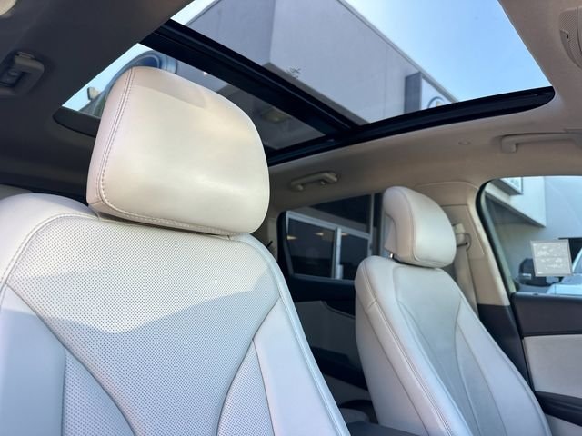 Used 2019 White Lincoln Reserve image 16