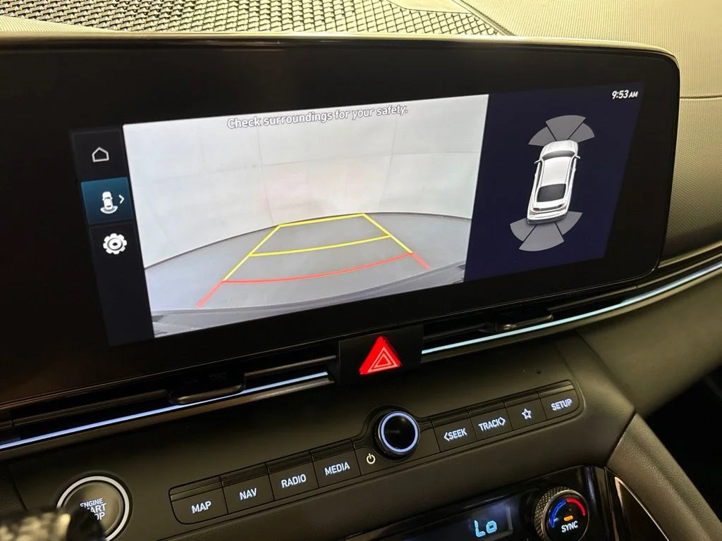Used 2025 Black Hyundai Base image 39