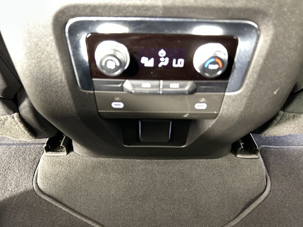 Used 2022 White GMC SLE image 18