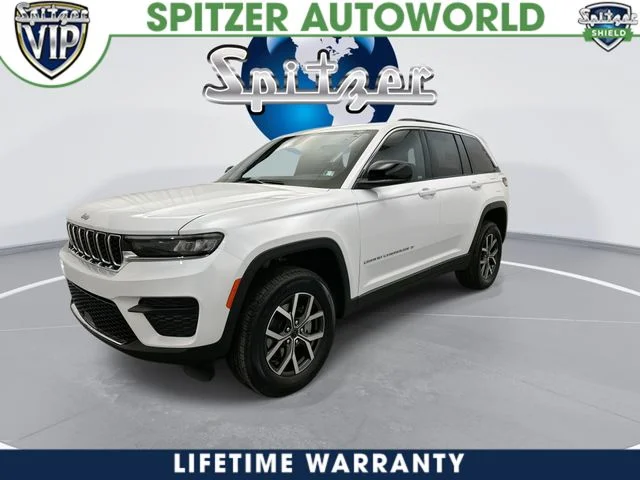 New 2027 Bright White Clearcoat Jeep Laredo X image 5