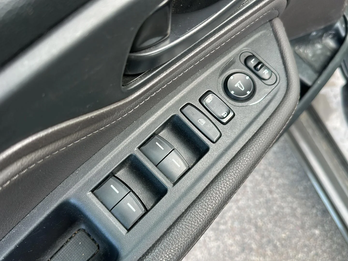 Used 2018 Pacific Pewter Metallic Honda Touring image 11