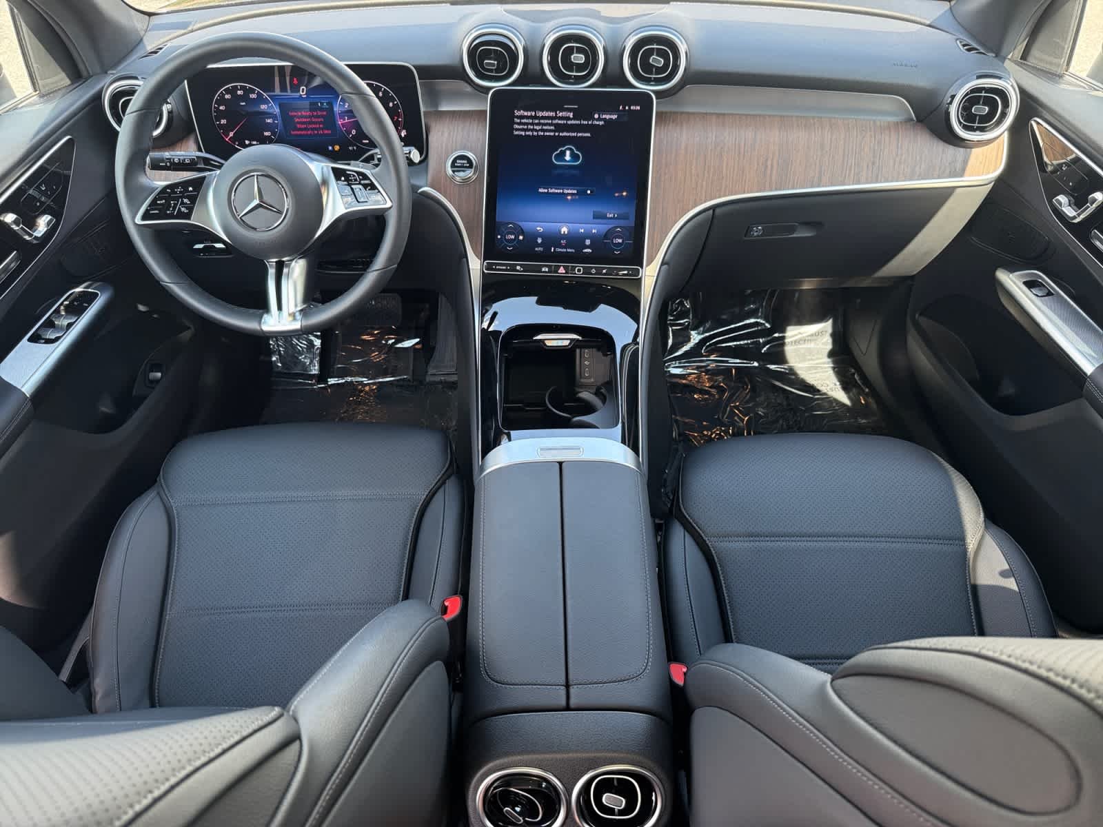 Certified Used 2025  Mercedes-Benz GLC 300 image 12