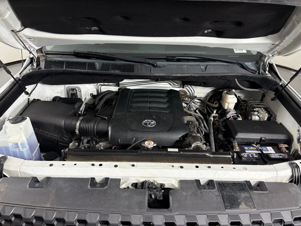 Used 2019 White Toyota SR5 image 43