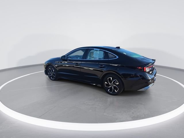 Used 2024 Black Hyundai SEL image 6
